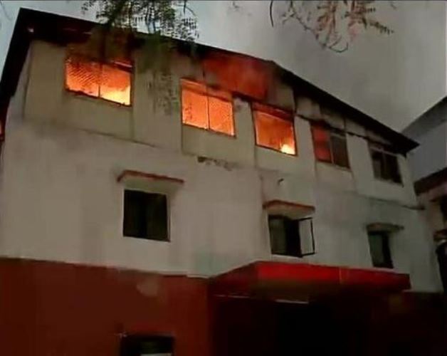 Fire Breaks Out At Railway Colony Near Connaught Place In New Delhi News Nation English 