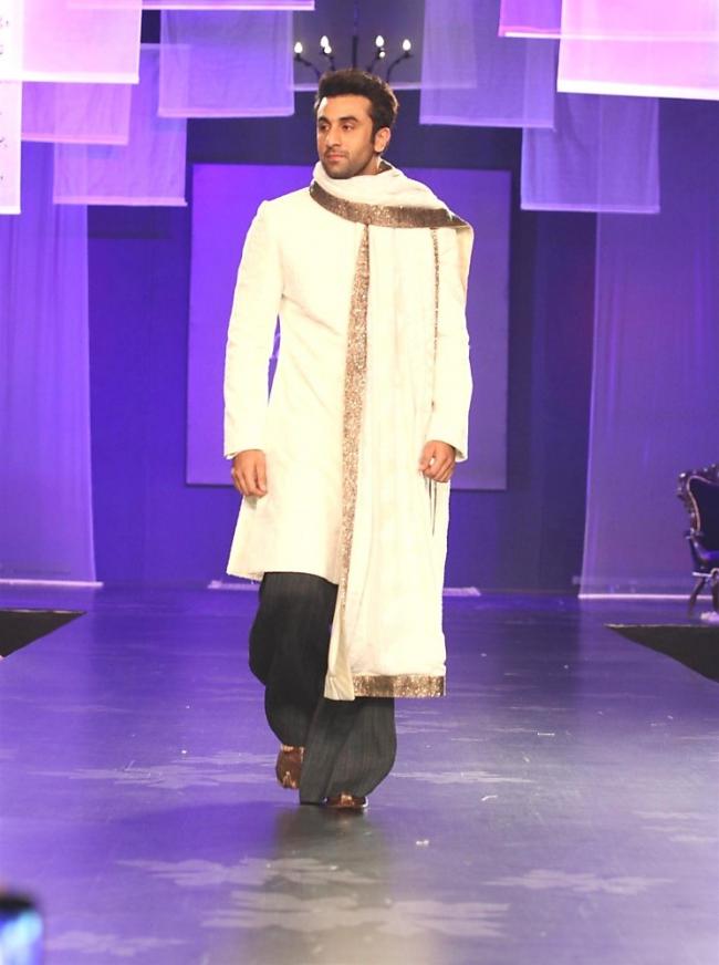 Confirmed! Ranbir Kapoor Will Walk The Ramp For Manish Malhotra At LFW  Winter/Festive 2015