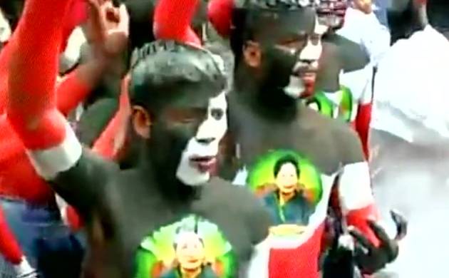 Assembly Election Results 2016: Celebrations outside Jayalalithaa's residence as trends show AIADMK leading in Tamil Nadu