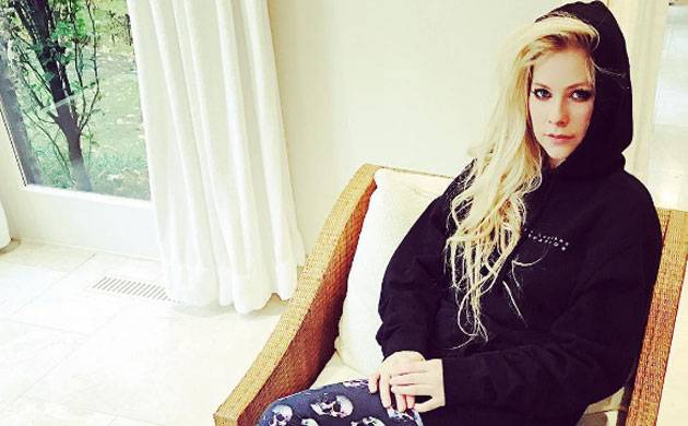 Post Her Battle With Lyme Disease Avril Lavigne To Release Her First Album In 2017 News 