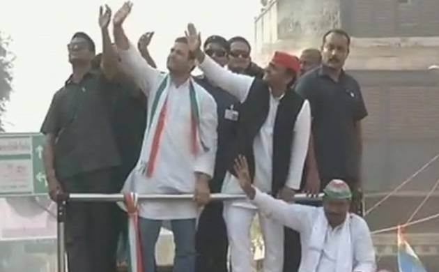 UP Elections 2017: SP, BJP workers clash at Akhilesh-Rahul roadshow