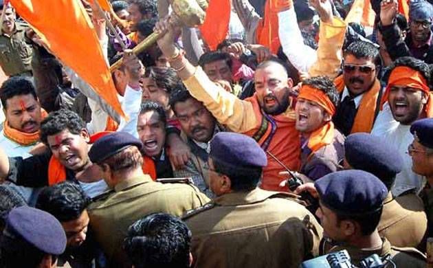 Bajrang Dal activists beat up Sambhaji Brigade member in Pune - News Nation English