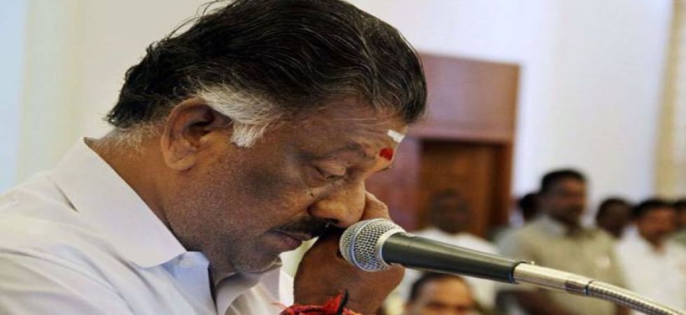 Tamil Nadu: 9 policemen injured as van set to join deputy CM Paneerselvam's convoy overturns in Thanjavur