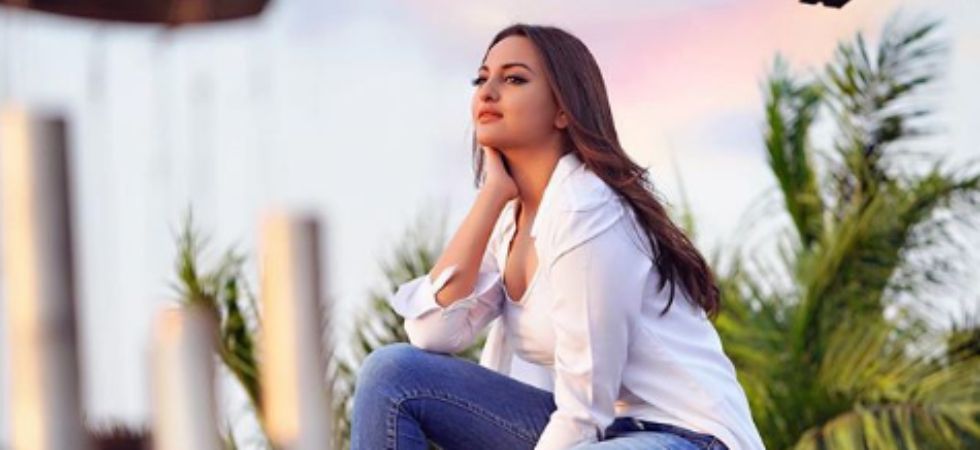 Sonakshi Sinha Reacts To Fraud Charges â€˜bizarre Claims Of An Unscrupulous Manâ€™ News