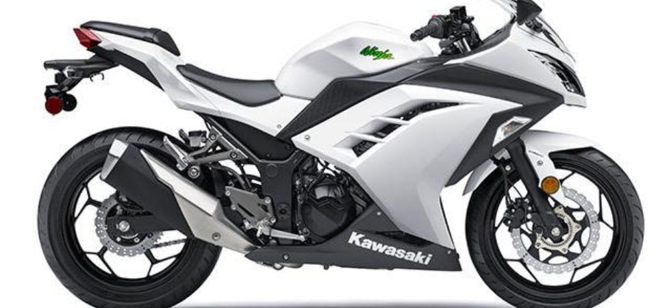 Skriv en rapport galop Katedral Over 1,000 units of Kawasaki Ninja 300 ABS model recalled for faulty front  brakes: Details inside - News Nation English