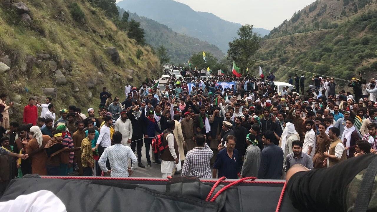 Thousands From Pakistan Occupied Kashmir March Towards LoC To Protest