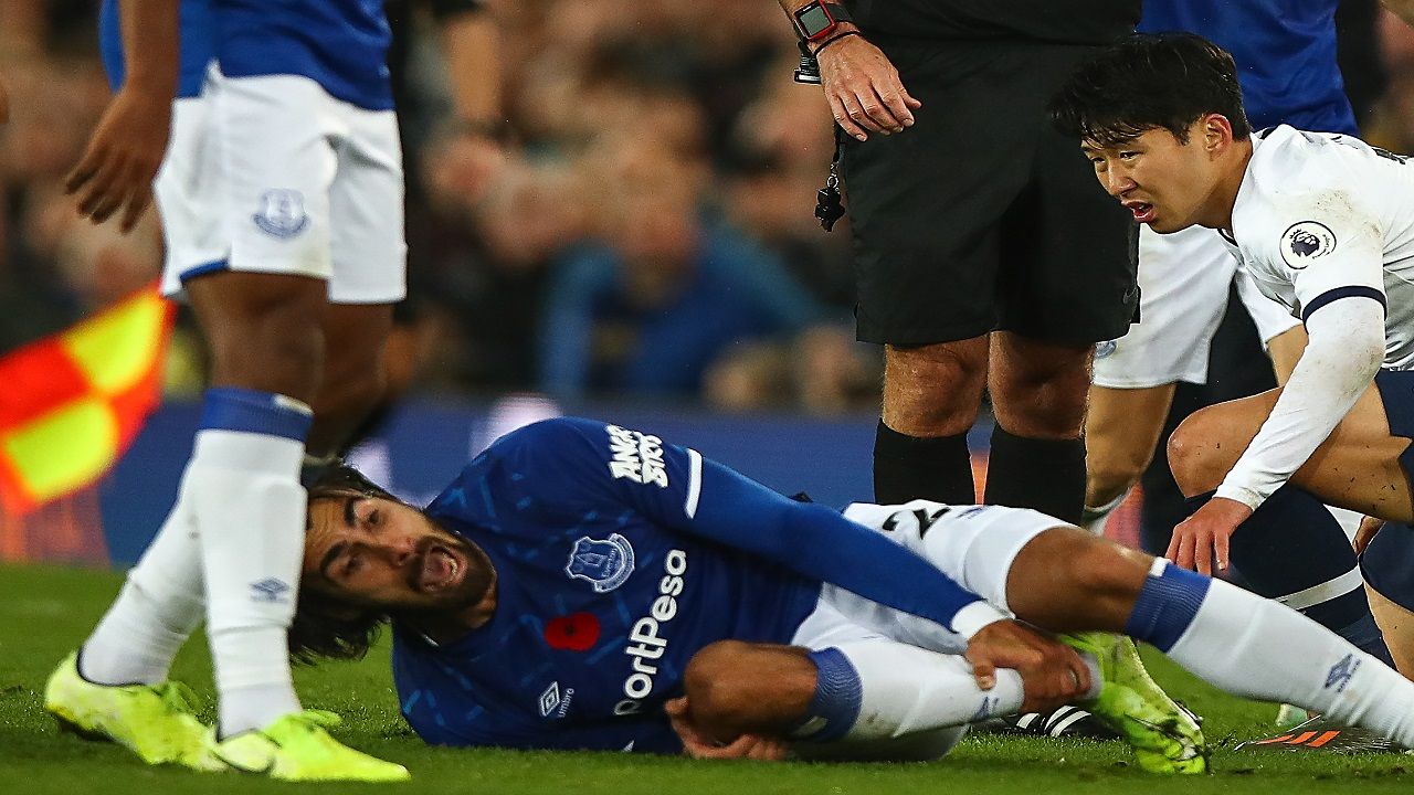 Tottenham Hotspur Vs Everton Premier League Clash Marred By Horrific Ankle Injury To Player ...