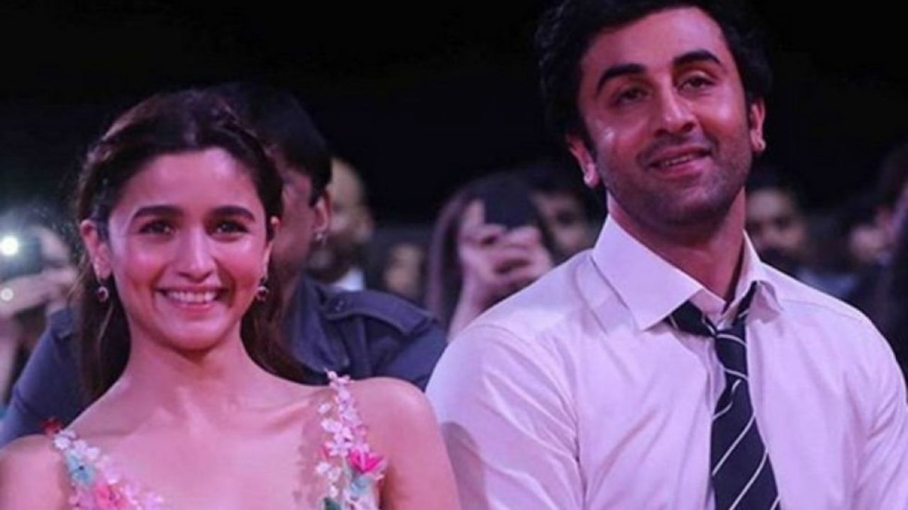 Alia Bhatt Was Too Shy To Keep Her Head On Ranbir Kapoorâ€™s Shoulder When She Was 11 Years Old