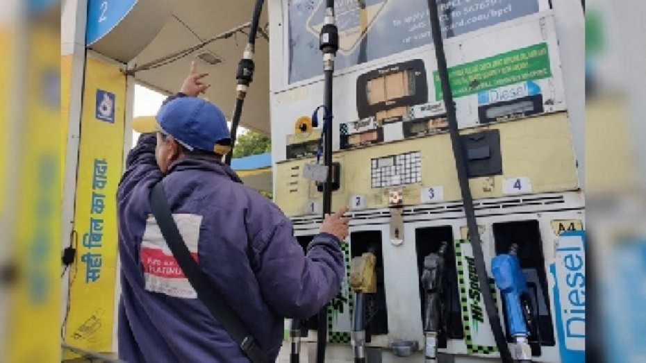 'No mask, no oil' at petrol pumps across West Bengal
