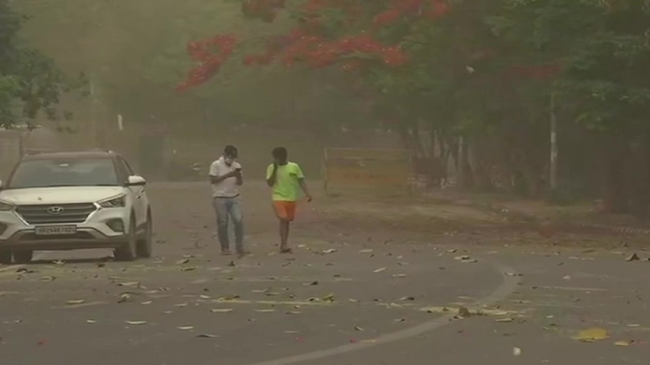 Dust Storm Rains Hit Delhi Ncr Bring Mercury Down News Nation English