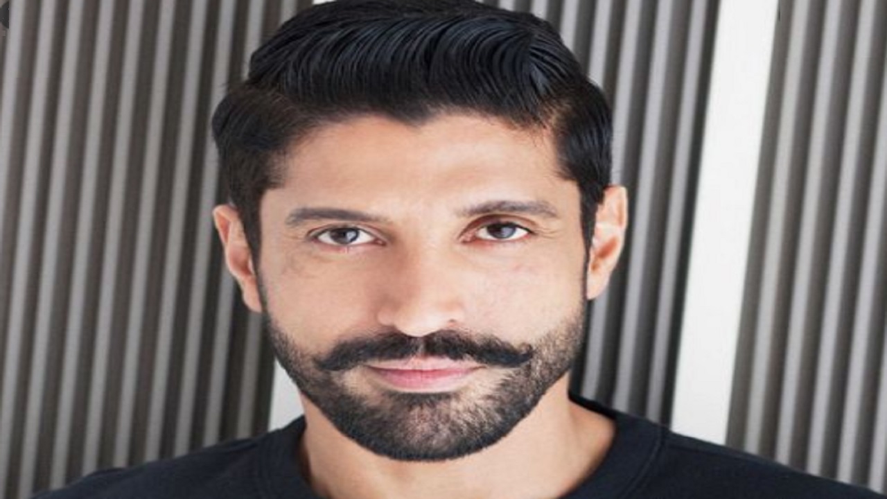 Farhan Akhtar sends consignment of PPE kits to hospital