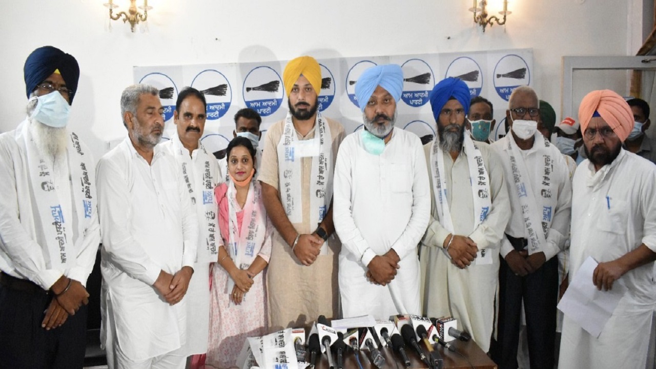 Dozens of leaders leaving Congress, Akali Dal and LIP join AAP